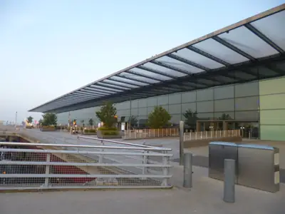 Heathrow airport parking, hotels and flights